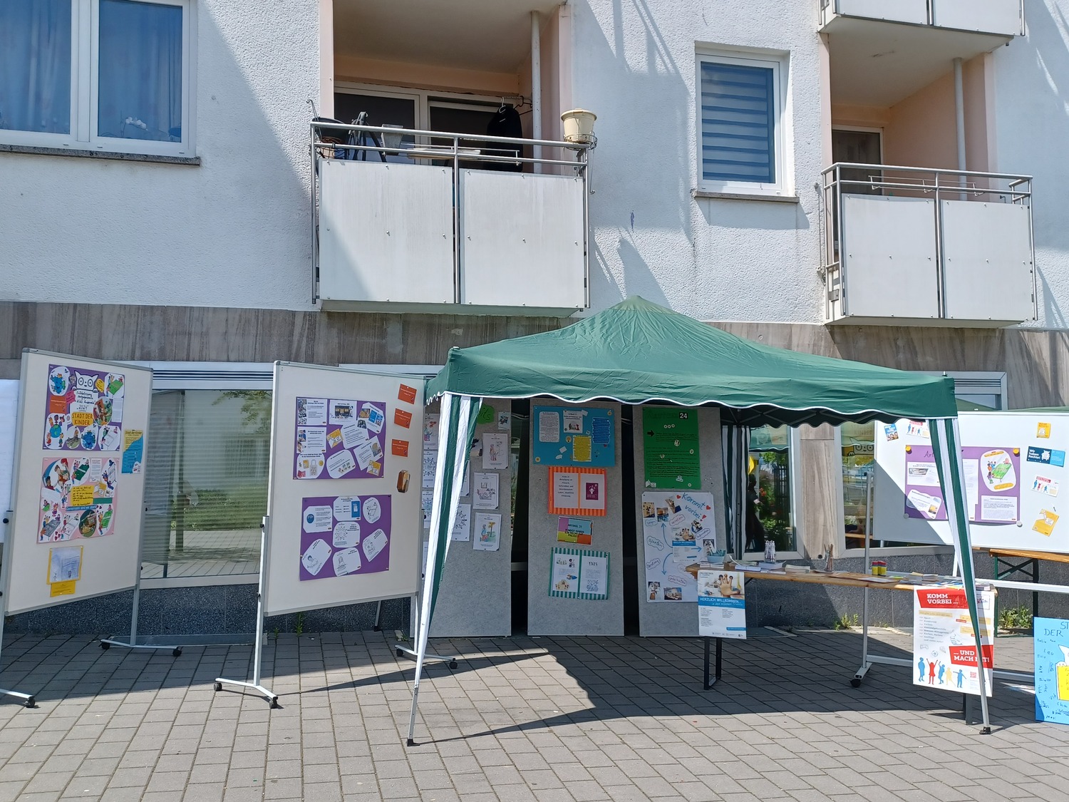 Ausstellung und Infostände